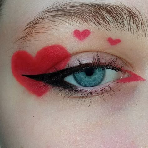 Diy Queen Of Hearts Makeup, Cupid Makeup Halloween, Heart Make Up, Cupid Makeup Looks, Lovecore Makeup, Red Heart Makeup, Heart Makeup Look, Heart Eye Makeup, Cupid Makeup