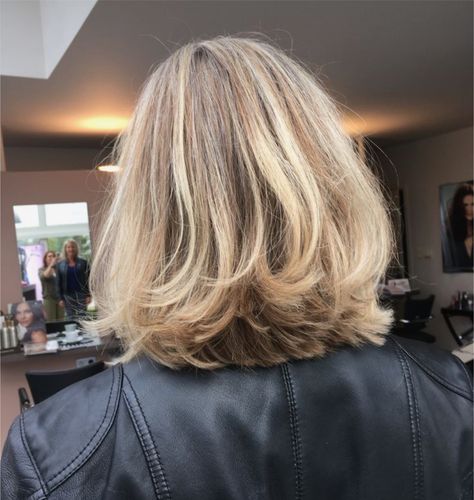 Blonde Shoulder Length Hair Straight, Bob With Lots Of Layers, Layered Bob Fine Hair, Blonde Hair Inspiration Short, Haircut Ideas For Thick Hair, Few Highlights, Fall Blonde Hair, Jenifer Aniston, Short Hair Lengths