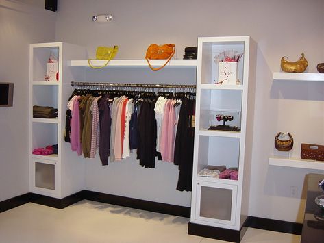 Boutique Shelving, Display Rack Ideas, Interior Design Bedroom Teenage, Mens Wear Shop, Store Shelves Design, Clothing Rack Display, Clothing Store Displays, Clothing Store Interior, Closet Design Layout