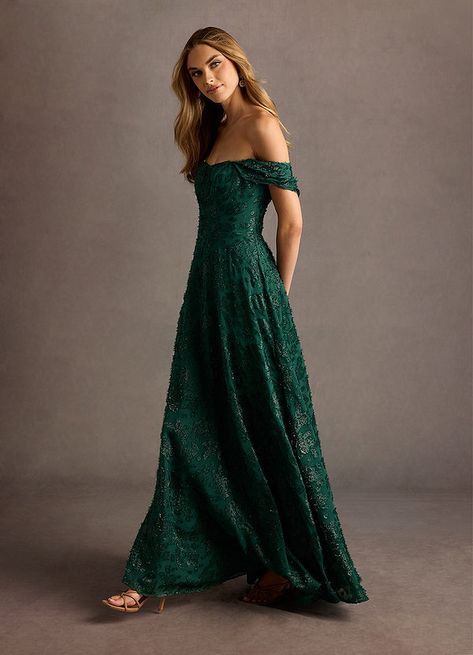 Off The Shoulder Formal Dress, Winter Ball Dresses, Atelier Dress, Emerald Green Bridesmaid Dresses, Maternity Bridesmaid Dresses, Emerald Dresses, Bridesmaid Dresses With Sleeves, Sweetheart Neckline Dress, Off Shoulder Gown