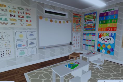 Bloxburg Day Care Decal Codes, Bloxburg Kindergarten Ideas, Bloxburg Homeschool Room Ideas, Art Classroom Bloxburg, Bloxburg Preschool Ideas, Bloxburg Daycare Interior, Bloxburg School Layouts Small, Bloxburg Kindergarten Decal Codes, Bloxburg Homeschool Room