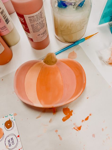 Paint Punkin Ideas, Fall Aesthetic Pumpkin, Painting Ideas Fall, Pumpkin Pottery, Pumpkin Aesthetic, Aesthetic Pumpkin, Pottery Painting Ideas, Diy Pottery Painting, Pottery Painting Designs