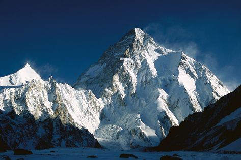 Polish Climbers to Make History in Mount K2 K2 Mountain, Karakoram Mountains, Pakistan Places, Climbing Everest, Monte Everest, Mountain Climbing, Arte Popular, Mountain Range, Mountaineering