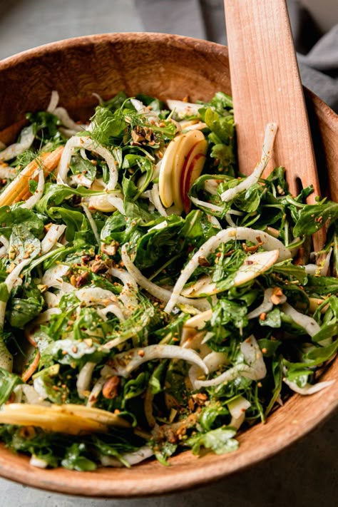 Easy Shaved Arugula Fennel Salad with Apple Roasted Fennel Salad, Quick Vegan Dinner Recipes, Salad To Go, Vegan Gluten Free Dinner, Sliced Apple, Side Salad Recipes, Good Recipe, Veggie Dinner, Baby Arugula