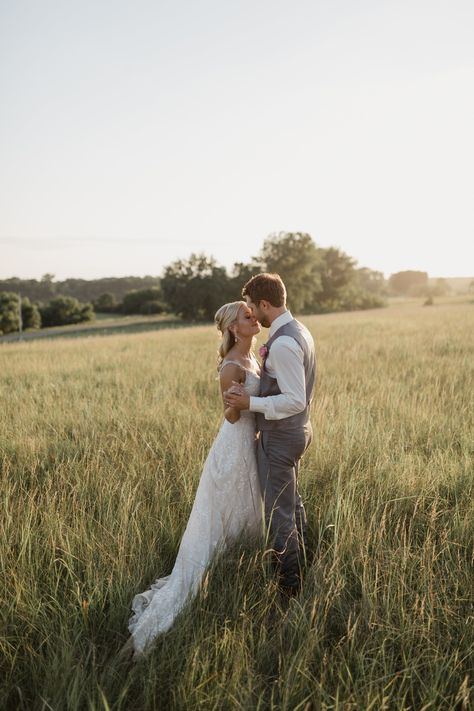 Field Elopement Photos, Bride And Groom Field Photos, Wheat Field Wedding Ceremony, Wedding Pictures In A Field, Field Elopement Ceremony, Bride And Groom Portraits Outdoor, Farm Wedding Poses, Weddings In A Field, Landscape Wedding Photos