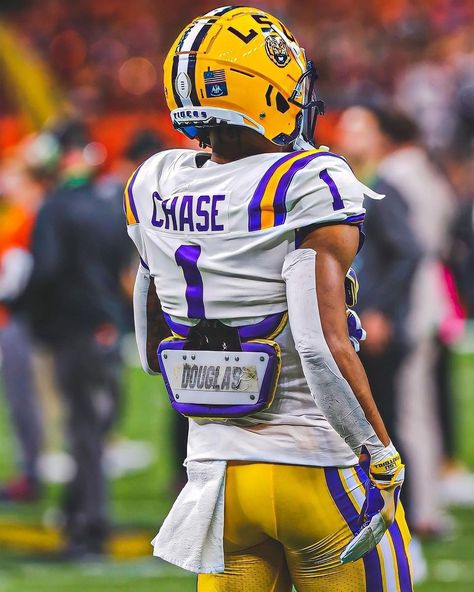 Cool Nfl Pictures, Jamar Chase Lsu, Jamar Chase, Nfl Graphics, Gridiron Gang, Colorado Football, Football Pfp, Tuff Pics, Jamarr Chase