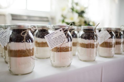 Cookie Mix Jar, Cookie Wedding, Mason Jar Wedding Favors, Wedding Favour Jars, Cookie Wedding Favors, Buffet Ideas, Inexpensive Wedding Favors, Best Wedding Favors, Cookie Favors