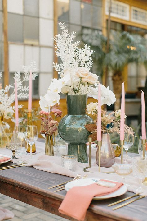 Green Table Settings, Tablescape Design, Pink Table Settings, Bride Looks, Pink Green Wedding, Mismatched Chairs, Pink Wedding Colors, Pink Wedding Decorations, Green Themed Wedding