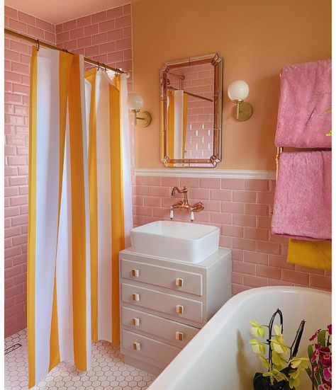 Colourful Home, Maximalist Interior, Yellow Bathrooms, Hus Inspiration, Pink Bathroom, House Bathroom, Pink And Yellow, Dream House Decor, Beautiful Bathrooms