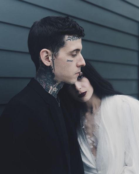 Goth Wedding Photography, Dark Moody Wedding Photography, Gothic Wedding Photography, Cottage Gore, Alternative Engagement Photos, Black Wedding Photos, Gothic Wedding Theme, Moody Wedding Photography, Alternative Wedding Photography