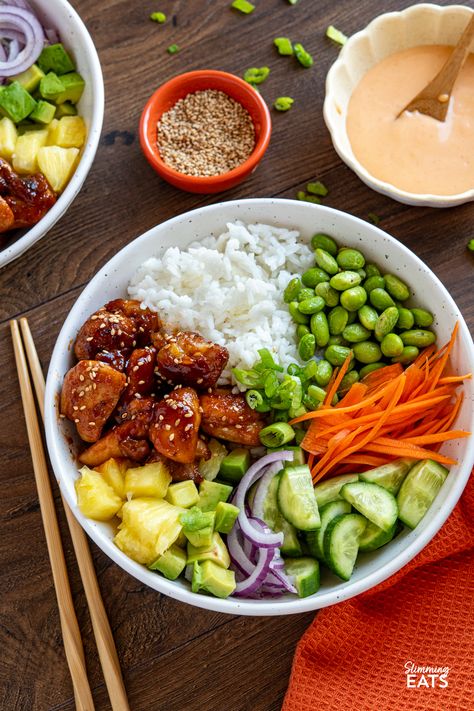 Hawaiian Chicken Poke Bowl - Bursting with freshness and vibrancy, every mouthful offers a symphony of flavours. From succulent chicken in sauce to crisp veggies, pineapple, creamy avocado, fluffy rice, and a drizzle of spicy mayo. Dinner With Edamame, Edamame Bowl Recipe, Chicken Poke Bowls, Build Your Own Poke Bowl, Hawaiian Bowl Recipes, Poke Bowl Vegetarian, Balanced Healthy Meals, Chicken Poke Bowl, Dinner Date Recipes