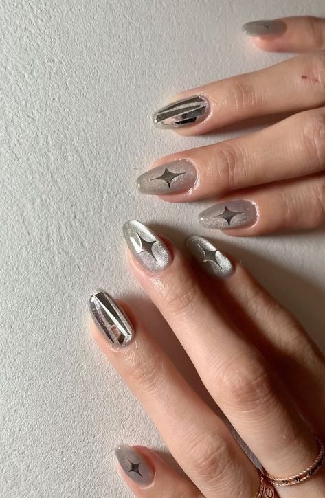 Firework Nail Art, Firework Nails, Silver Nail Designs, Silver Nail Art, Chrome Nails Designs, Eye Nails, Silver Nail, Chrome Nail, Metallic Nails