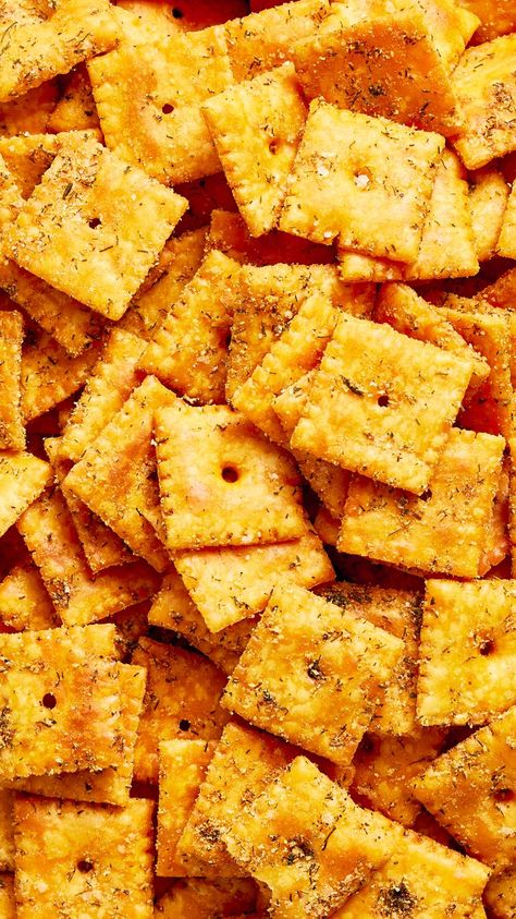 Ranch-Cheese Crackers Ranch Cheese Its, Southern Cheese Crackers, Munchie Snacks, Tapas Ideas, Ranch Crackers, Ranch Seasoning Recipes, Seasoned Crackers, Fun Foods To Make, Florida Recipes