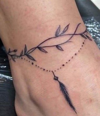 Tattoo Chain, Bracelet Tattoo, Cute Tiny Tattoos, Wrist Tattoos For Women, Tattoo Bracelet, Leg Tattoo, Ankle Tattoo, Wrist Tattoos, Tiny Tattoos