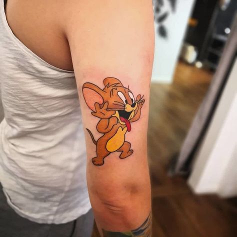 Minion Tattoo, Jerry Tattoo, Character Tattoos, Jerry Cartoon, Tatuagem Masculina Pequena, Mouse Tattoos, Cartoon Tattoo, Dibujos Tattoo, Cartoon Character Tattoos