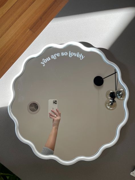 How to make a mirror affirmation etching: DIY quote mirror Mirror With Quote, Affirmation Mirror Diy, Aesthetic Badgirl Wallpaper, Mirror Quotes Aesthetic, Fairycore Bathroom, Mirror Moodboard, Mirror Affirmations, Self Criticism, Mirror Etching