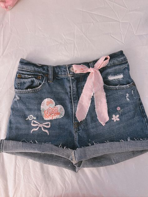 Thrift flip by me 🎀💞 No Sew Thrift Flip, Jeans Thrift Flip, Thrift Flip Clothes Ideas, Thrift Flip Clothes Diy, Clothes Upcycling, Thrift Flip Ideas, Thrift Flip Clothes, Homemade Clothes, Flip Ideas