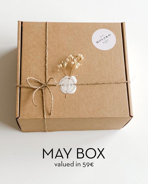 MAY CANDLE BOX-Moi & Ko Kraft Boxes Packaging Ideas, Packaging For Candles Ideas, Candle Gift Box Packaging, Candle Box Packaging Design, Packaging Candles Ideas, Candle Packaging Ideas Boxes, Candle Gift Box Ideas, Packaging Velas, Wax Melts Packaging Ideas