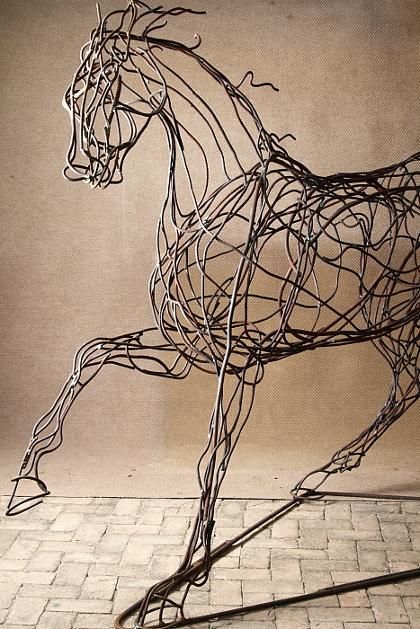 Welded Art, Wire Horse Sculpture, Horse Sculpture Metal, Wire Horse, Metal Horse Sculptures, Equine Artwork, Metal Sculptures Garden, Recycled Metal Art, Metal Horse