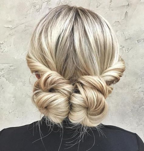 Pigtail Buns Updo Date Night Hair, Easy Updos For Long Hair, Night Hairstyles, Medium Layered Hair, Messy Updo, Long Hair Updo, Work Hairstyles, Chic Hairstyles, Long Straight Hair