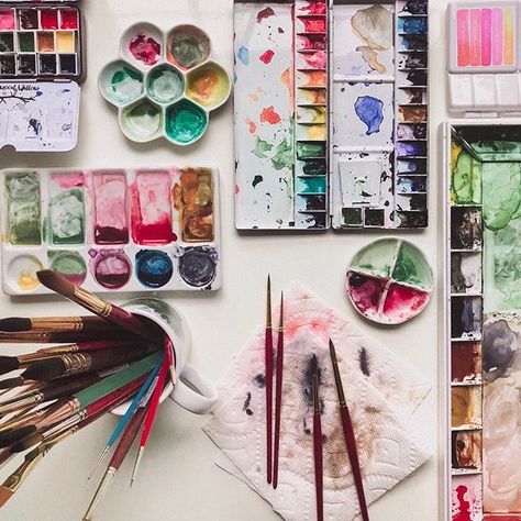 Watercolor palettes, watercolor studios, art studio, art studio aesthetic, watercolor paints, watercolor brushes, watercolor palette, watercolor artist, watercolor studio Painting Watercolor Aesthetic, Watercolor Aesthetic, Artsy Aesthetic, New Painting, Artist Aesthetic, Watercolor Palette, Aesthetic Ideas, Foto Art, Marauders Era