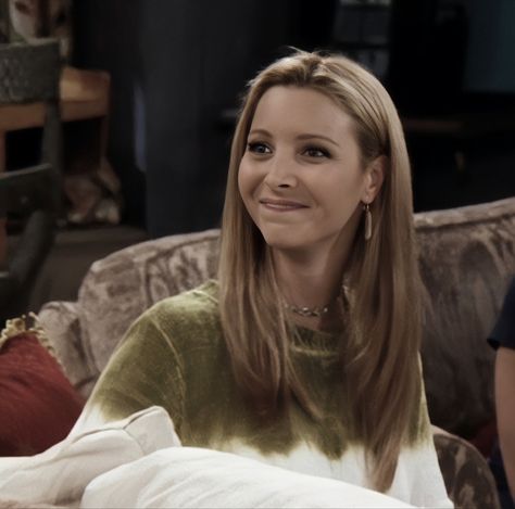 phoebe buffay Pheobe Buffay Hair Hairstyles, Phoebe Buffay Icon, Phebeo Buffay, Phoebe Buffay Hair, Phoebe Buffay Aesthetic, Phoebe Hair, Mystic Archetype, Phoebe Aesthetic, Lisa Kudrow Friends