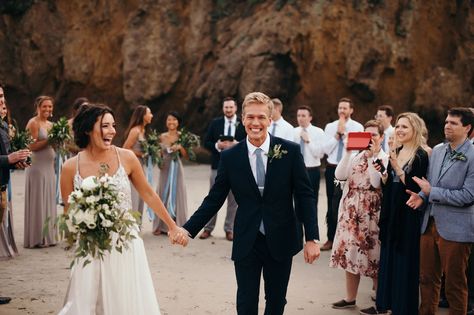 Intimate Big Sur Wedding Before Moving In Together, Big Sur Beach, Beach Wedding Planning, Big Sur Wedding, Moving In Together, Estilo Boho Chic, Mini Wedding, Micro Wedding, Green Wedding Shoes