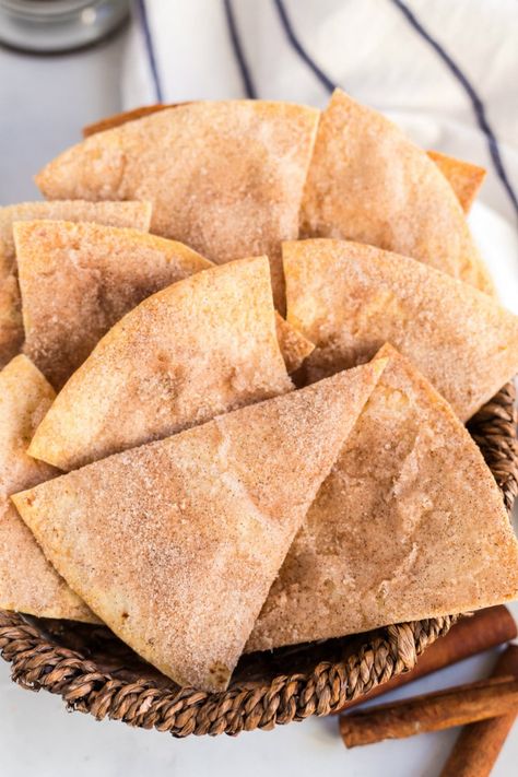 Easy Bunuelos Recipe, Mexican Bunuelos Recipe, Bunuelos Recipe, Simple Cheesecake, Mexican Food Recipes Appetizers, Super Easy Desserts, Cinnamon Chips, Cinnamon Recipes, Recipe Girl