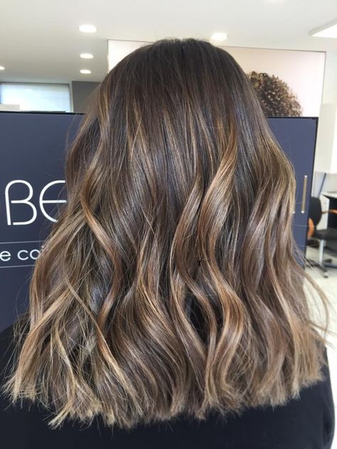 Brunette Blond Highlight, Amber Massey Hair, Sunkissed Hair Brunette Balayage Natural, Teasy Lights On Dark Hair, Dark Brown Hair With Natural Highlights, Brunette 2024, Brunette Balayage Hair Short, Sunkissed Highlights, Teasy Lights