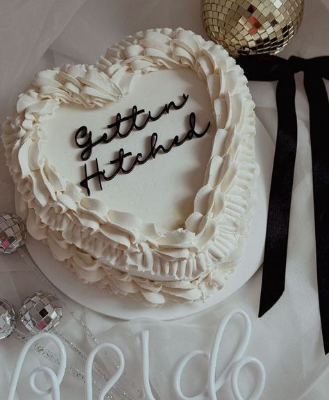 WHO’S GETTING HITCHED THIS 2024? Prepare to fall in love with this incredible cake design by @thegingerbearbakery with cake topper by @burntisland_occasions 🤍 We’re obsessed! 📸: @thegingerbearbakery Hens Cake, Hen Do Cake, Hen Cake, Hen Party Cakes, Engagement Party Cake, Bachelorette Cake, Dark Wedding Theme, Cake Bridal, Getting Hitched