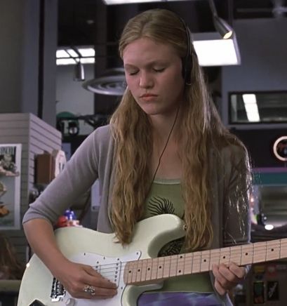 90s Romcom, Kat Stratford, 10 Things I Hate About You, A Girl, Electric Guitar, Guitar, Songs, 10 Things, Music