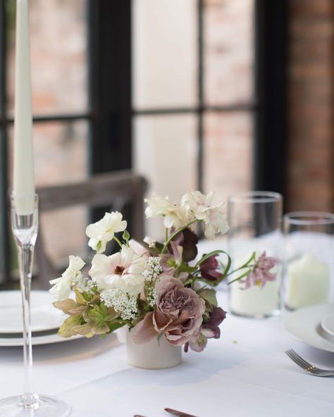 RUBY & THE WOLF on Instagram: “You don’t always have to go big, as long as you go pretty. I loved these tables @no38thepark for Fleur and Matt.  Image by…” Country Wedding Centerpieces, Banquet Centerpieces, Small Centerpieces, Wedding Reception Inspiration, Floral Arrangements Wedding, Rustic Country Wedding, Rustic Chic Wedding, Wedding Tablescapes, The Wolf