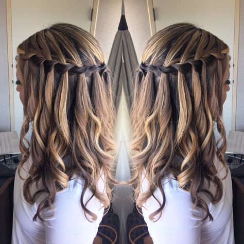 Water fall braid Waterfall Braid Bridesmaid, Fake Waterfall Braid, Wavy Hair With Braid, Waterfall Hairstyle, Communion Hairstyles, Two Toned Hair, Extension Hair, Hoco Hairstyles, Water Fall