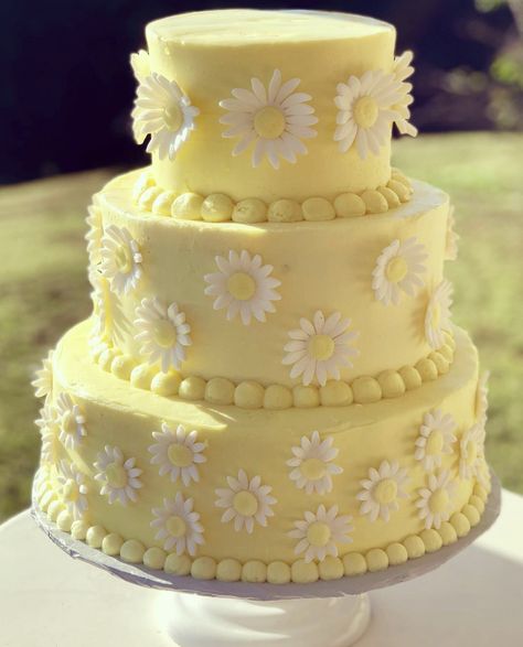 Daisy Cake Daisy Cake, Daisy Cakes, Anniversary Party, Anniversary Parties, Smiley, Daisy, Birthday Cake, Easy Meals, Cake