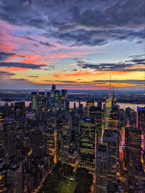 Sunsets New York, Nyc Skyline Night, Skyline Night, New York Sunset, Cityscape Wallpaper, Photo New York, Skyline At Night, New York Wallpaper, Sunrise Pictures