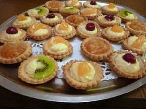 Mini Tartelette, Mini Patisserie, Mini Tortillas, Mini Tart, Cake Factory, Dessert Toppings, Pie Tart, Fruit Tart, Hot Chocolate Recipes