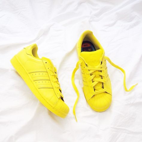 SUPERCOLOR ✖️ Pharell Williams x Adidas Originals  Who else is obsessed with all the popping colors??!! Loving the bright sunny yellow for spring ☀️ #fashionablefit #adidas #adidassverige #adidasoriginals #supercolor Adidas Yellow, Sneaker Magazine, Adidas Shoes Women, Nike Classic, Nike Elite, Nike Roshe Run, Nike Shoes Outlet, Nike Shox, Free Shoes