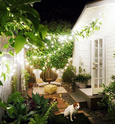 Image Design Per Patio, Jardim Diy, Small Courtyards, Small Backyard Gardens, Backyard Lighting, Have Inspiration, Small Yard, Small Backyard Design, Small Garden Design