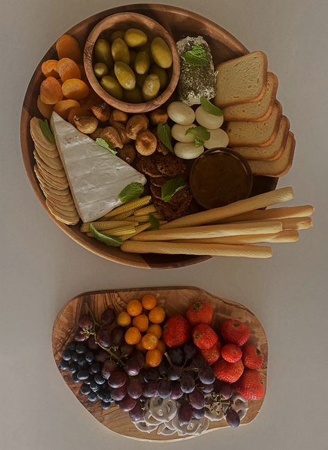 Charcuterie halal meatless cheeseboard bread brunch ideas Halal Charcuterie Board, Meatless Charcuterie Board, Charcuterie Board Ideas Easy, Vegetarian Charcuterie Board, Vegetarian Charcuterie, Charcuterie Board Ideas, Brunch Ideas, Board Ideas, Do Something