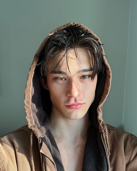 Alex Schlab en Instagram: “currently” Alex Schlab, Kai Mori, Devil's Night Penelope Douglas, Shatter Me Series, Twisted Series, Boy Face, Books For Boys, Aesthetic Guys, Book Boyfriends