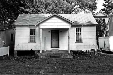 The Tiny Farmhouse Cottage - Stunning Farmhouse Before-and-After Makeovers - Southernliving. This tiny cottage was rickety, to say the least. Small Cottage Renovation Before And After, Cottage Makeover Before And After, Small Cottage Makeover, Exterior Renovation Before And After, Low Country Cottage, Cottage Makeover, Tiny Farmhouse, Nantucket Cottage, Southern Farmhouse