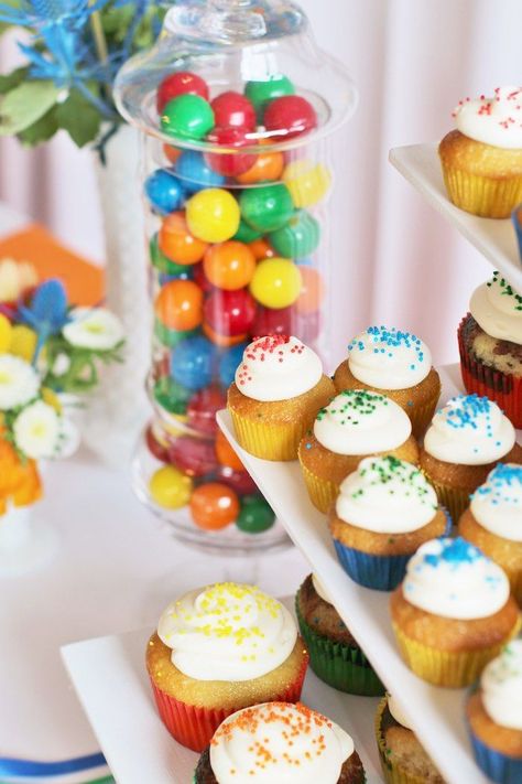 Gumballs + Cupcakes from a Primary Color Ball Birthday Party via Kara's Party Ideas KarasPartyIdeas.com (12) Primary Color Birthday Party, Primary Color Party, Caillou Party, Caillou Birthday, Color Birthday Party, Ball Theme Birthday, Toddler Birthday Themes, Birthday Party Boys, Ball Birthday Party