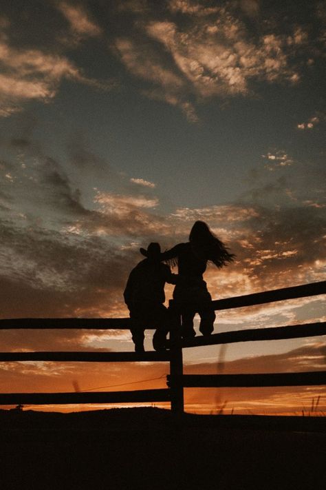 Western Engagement Photos, South Dakota Wedding, Western Couple, Western Engagement, Engagement Inspo, Western Wedding, South Dakota, Engagement Photos, Photographer