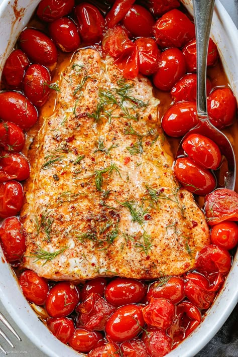 Baked Salmon and Pasta Recipe - #salmon #pasta #recipe - This delicious baked salmon and pasta dish is top restaurant-quality. You'll love the salmon and pasta combo! - #recipe by #eatwell101® Salmon Recipes With Tomatoes, Baked Salmon With Tomatoes, Salmon And Tomato Recipes, Salmon Tomato Recipe, Tomato Salmon Pasta, Mushroom Tomato Recipe, Salmon Pasta Bake, Salmon And Pasta, Salmon Tomato