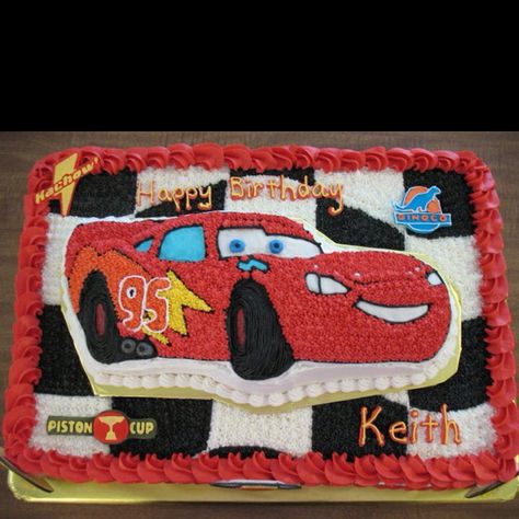 CARS cake. Sheet cake with Lightning McQueen cake sitting on top. Sheet Cake Ideas, Lightning Mcqueen Birthday Cake, Disney Cars Cake, Cake Sheet, Lightning Mcqueen Cake, Pastel Rainbow Cake, Cars Theme Cake, Mcqueen Cake, Cars Cake