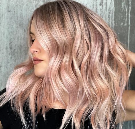 Airtouch Blonde, Rose Gold Short Hair, Pastel Hair Color Ideas, Cool Balayage, Rose Gold Hair Balayage, Pale Pink Hair, Pastel Hair Colors, Rose Gold Hair Blonde, Blond Rose