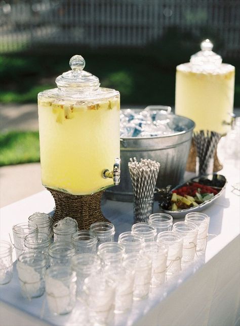 Wedding Drink Station. Delicious and elegant. #BariJay #Wedding #Drinks Limonade Bar, Wedding Drink Station, Key West Wedding, Diy Projektit, Keys Wedding, Drink Station, Think Food, Wedding Drink, Drink Table