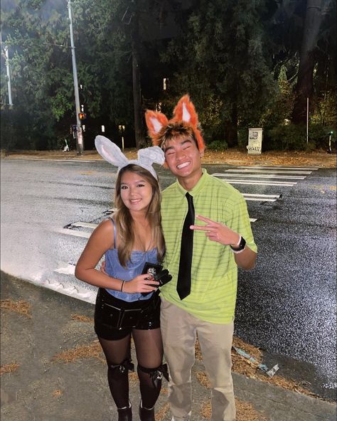 Halloween Costumes Judy Hopps, Judy Hopps And Nick Wilde Halloween Costume, Judy Hoops And Nick Wilde Couple Costume, Fox From Zootopia Costume, Couple Halloween Costumes Nick And Judy, Just Hopps Costume, Judy Hopps Nick Wilde, Nick And Judy Cosplay, Bugs Bunny And Daffy Duck Costume