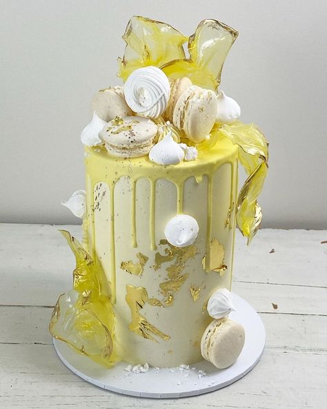 Yellow And Gold Cake, Pretty Yellow, Gold Cake, So Pretty, Diaper Cake, Yellow Gold, Cake, Yellow, Gold