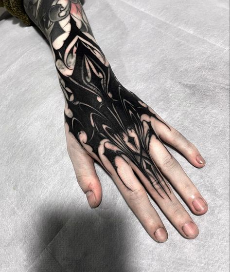 Gothic Hand Tattoo, Hand Tattoo Cover Up, Minimal Tattoo Designs, Wrist Tattoo Cover Up, Minimal Tattoo Ideas, Sigil Tattoo, Blackout Tattoo, Magic Tattoo, Creation Photo